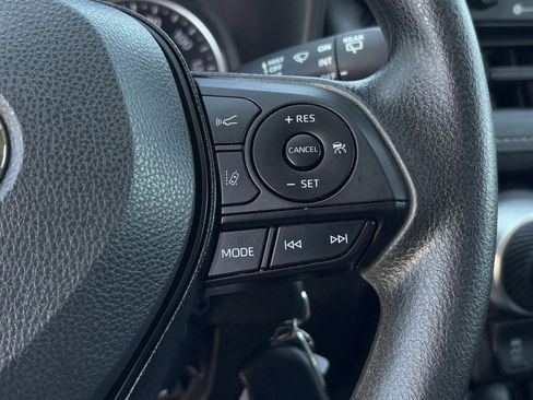 Used 2022 Toyota RAV4 LE image 17