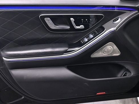 Used 2022 Mercedes-Benz S 580 4MATIC Sedan w/ AMG Line Package image 10