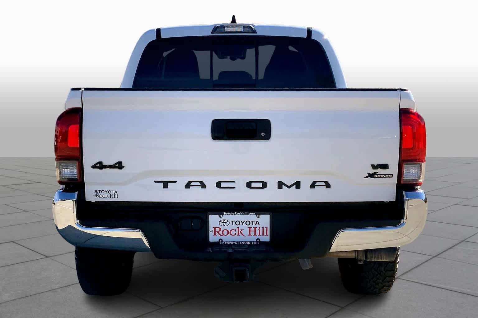 Used 2020 Toyota Tacoma SR5 AWD/4WD image 3
