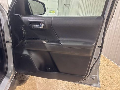 Used 2021 Toyota Tacoma TRD Off-Road w/ TRD Premium Off Road Package image 25