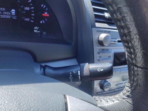 Used 2011 Toyota Camry XLE image 23