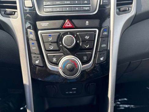 Used 2016 Hyundai Elantra GT FWD image 19