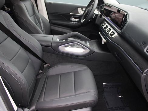Used 2026 Mercedes-Benz GLS 450 4MATIC image 37