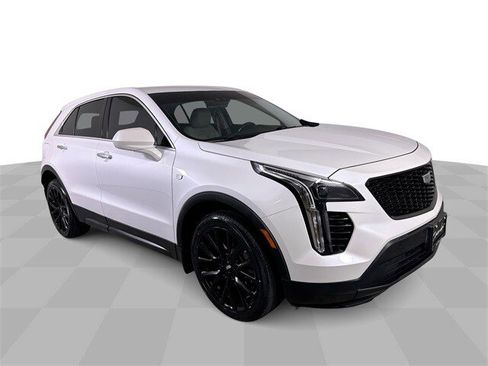 Used 2022 Cadillac XT4 Luxury w/ LPO, ONYX Package image 2