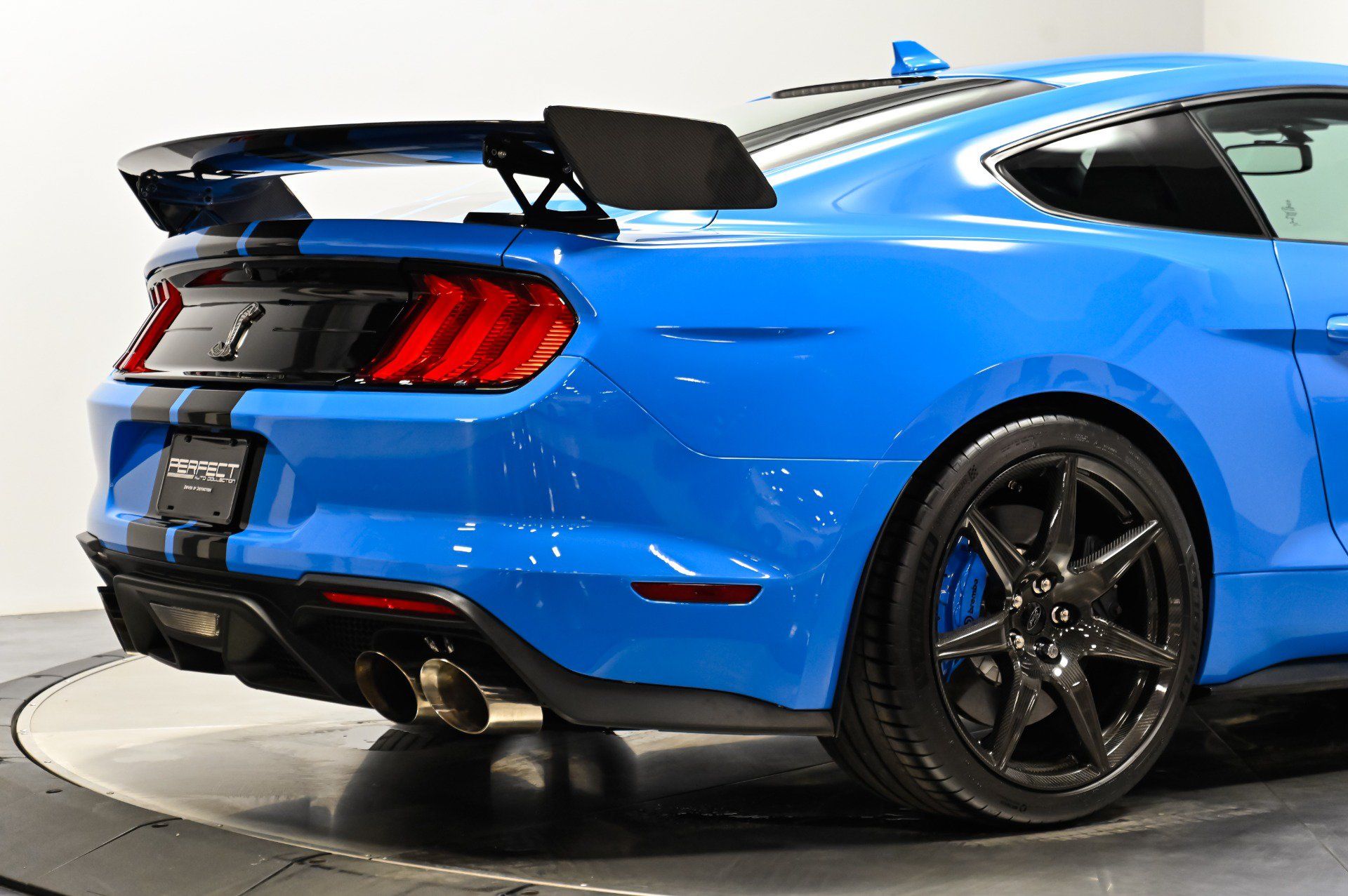 Used 2022 Ford Mustang Shelby GT500 w/ Carbon Fiber Track Pack RWD image 23