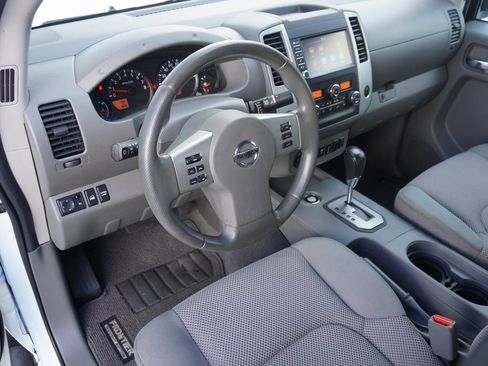 Used 2020 Nissan Frontier SV w/ Midnight Edition Floor Mats image 9