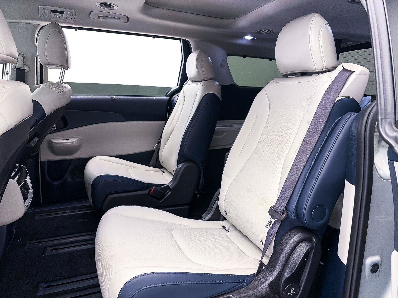 Used 2025 Kia Carnival SX FWD image 38