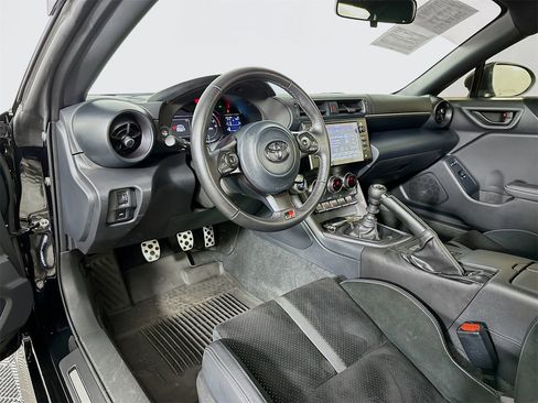 Used 2024 Toyota GR86 Premium image 9