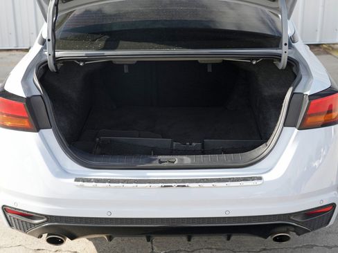 Used 2023 Nissan Altima 2.5 SR w/ SR Premium Package image 9