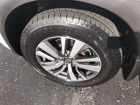 Used 2022 Nissan Pathfinder SL image 10