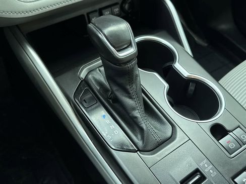 Used 2021 Toyota Highlander LE image 21