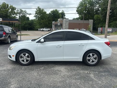 Used 2012 Chevrolet Cruze LT FWD image 2