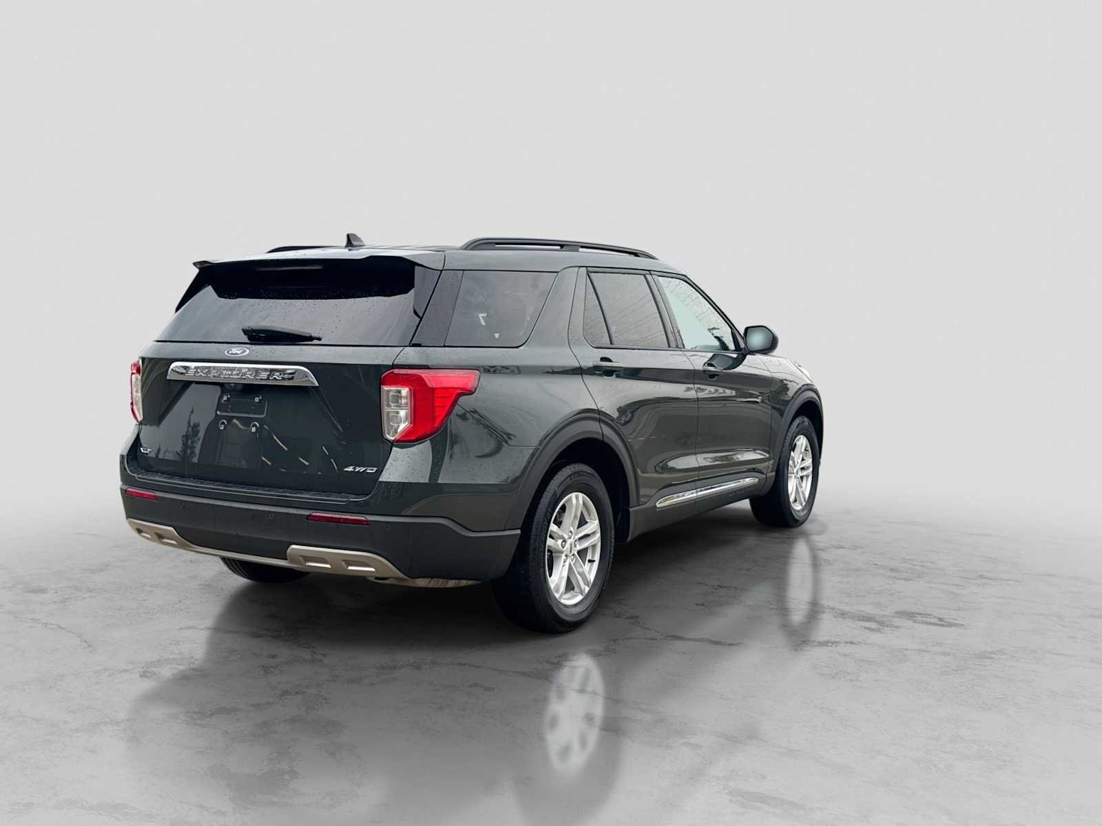 Used 2023 Ford Explorer XLT w/ Equipment Group 202A AWD/4WD image 6