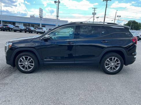 Used 2024 GMC Terrain SLT AWD/4WD image 8