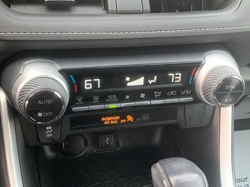 Used 2022 Toyota RAV4 XLE image 24