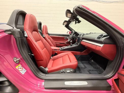 Used 2025 Porsche 718 Boxster RWD image 46