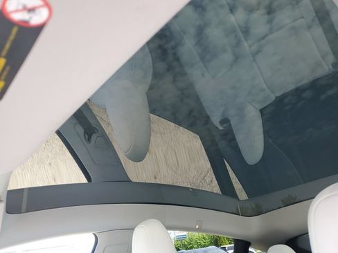 Used 2024 Tesla Model Y Long Range RWD image 6