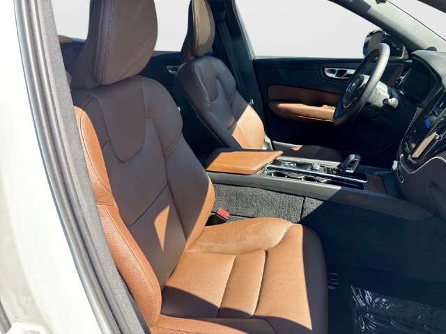 Certified 2025 Volvo XC60 T8 Plus w/ Protection Package Premier AWD/4WD image 30
