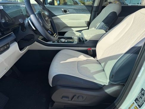 New 2026 Kia Carnival EX FWD image 17
