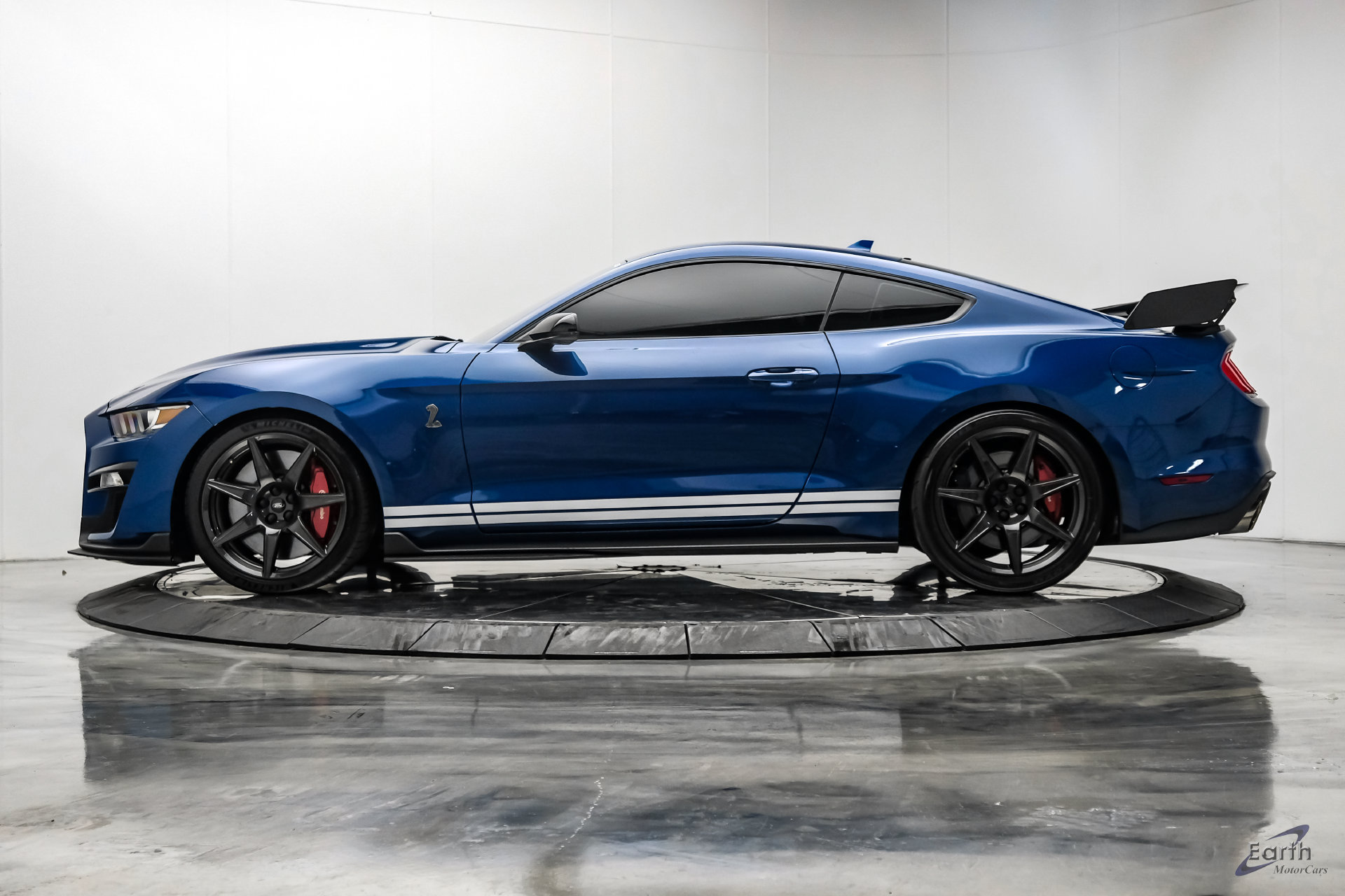 Used 2022 Ford Mustang Shelby GT500 w/ Carbon Fiber Track Pack RWD image 8