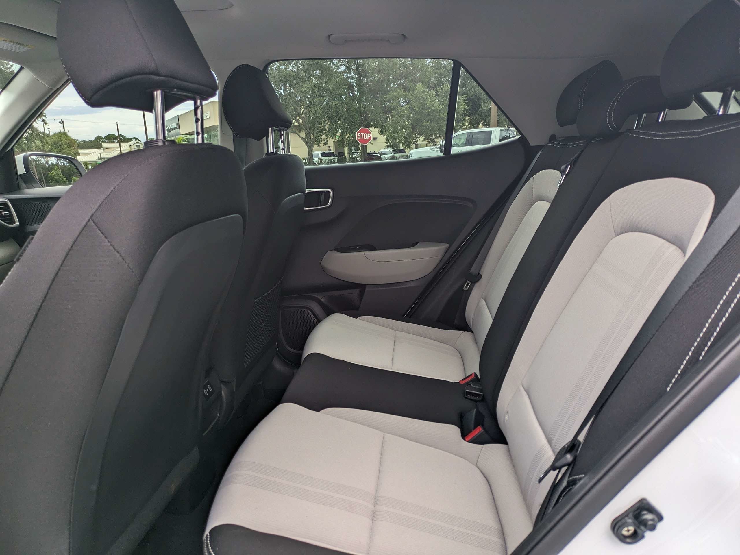 Certified 2025 Hyundai Venue SEL FWD image 14