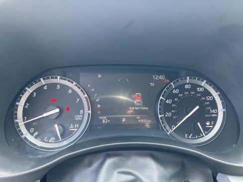 Used 2021 Toyota Highlander XLE FWD image 11