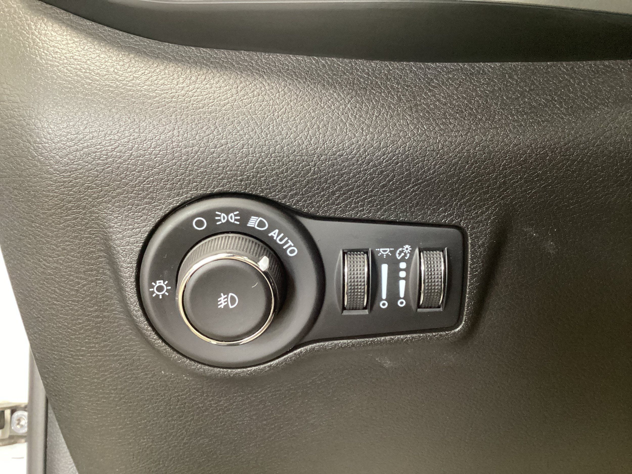 Used 2024 Jeep Compass Latitude w/ Sun and Sound Group AWD/4WD image 19