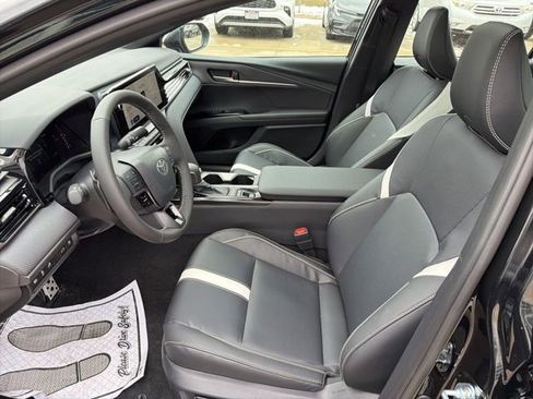 Used 2026 Toyota Camry SE image 9