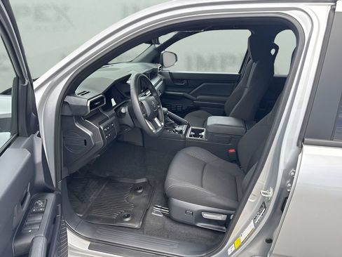 Used 2025 Toyota 4Runner SR5 AWD/4WD image 9