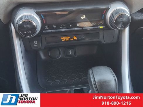 Used 2022 Toyota RAV4 XLE image 22
