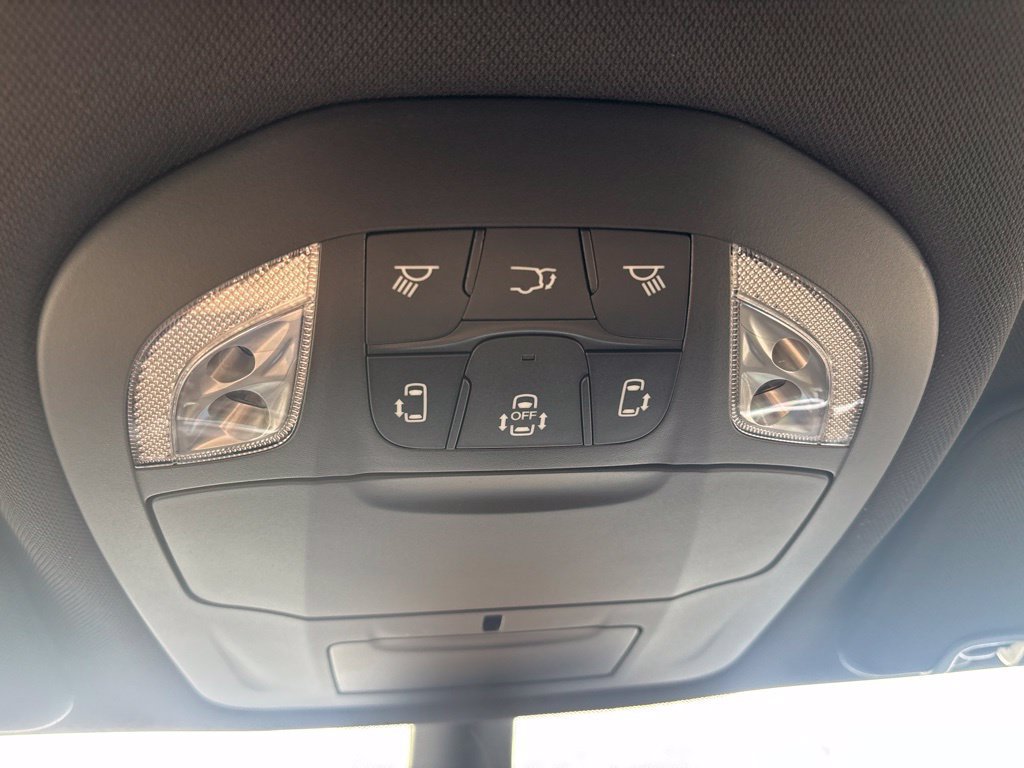 New 2027 Chrysler Pacifica Select AWD/4WD image 17