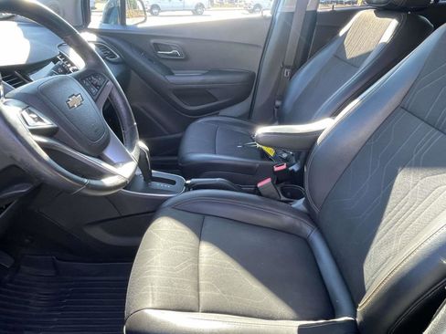 Used 2018 Chevrolet Trax LT w/ LT Convenience Package image 12