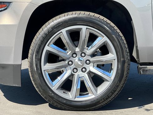 Used 2018 Chevrolet Suburban Premier AWD/4WD image 41