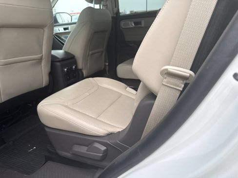 Used 2021 Ford Explorer Platinum w/ Equipment Group 601A AWD/4WD image 9