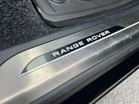 Certified 2025 Land Rover Range Rover SE image 33