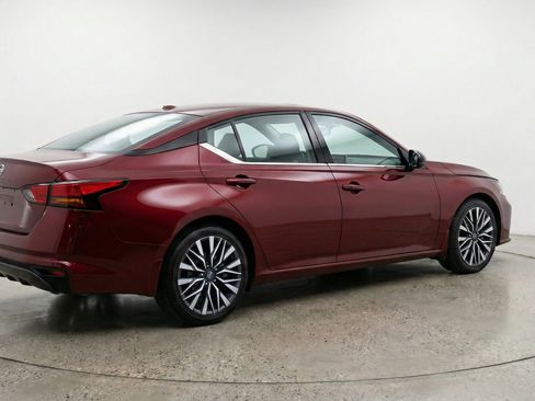 Used 2025 Nissan Altima 2.5 SV FWD image 9