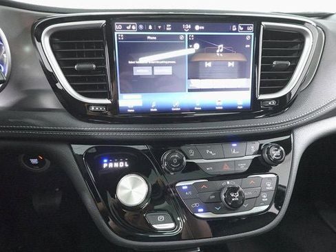 New 2026 Chrysler Pacifica Select image 19