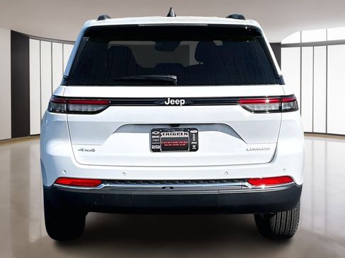 New 2026 Jeep Grand Cherokee Laredo image 4