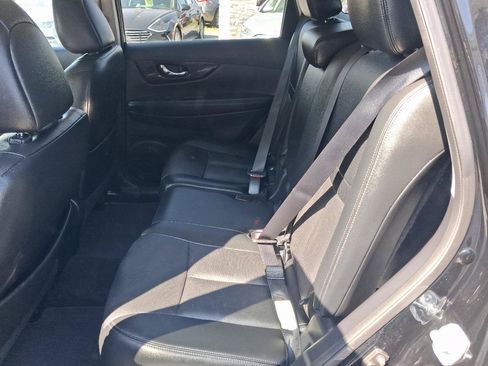 Used 2017 Nissan Rogue SL w/ SL Premium Package AWD/4WD image 16