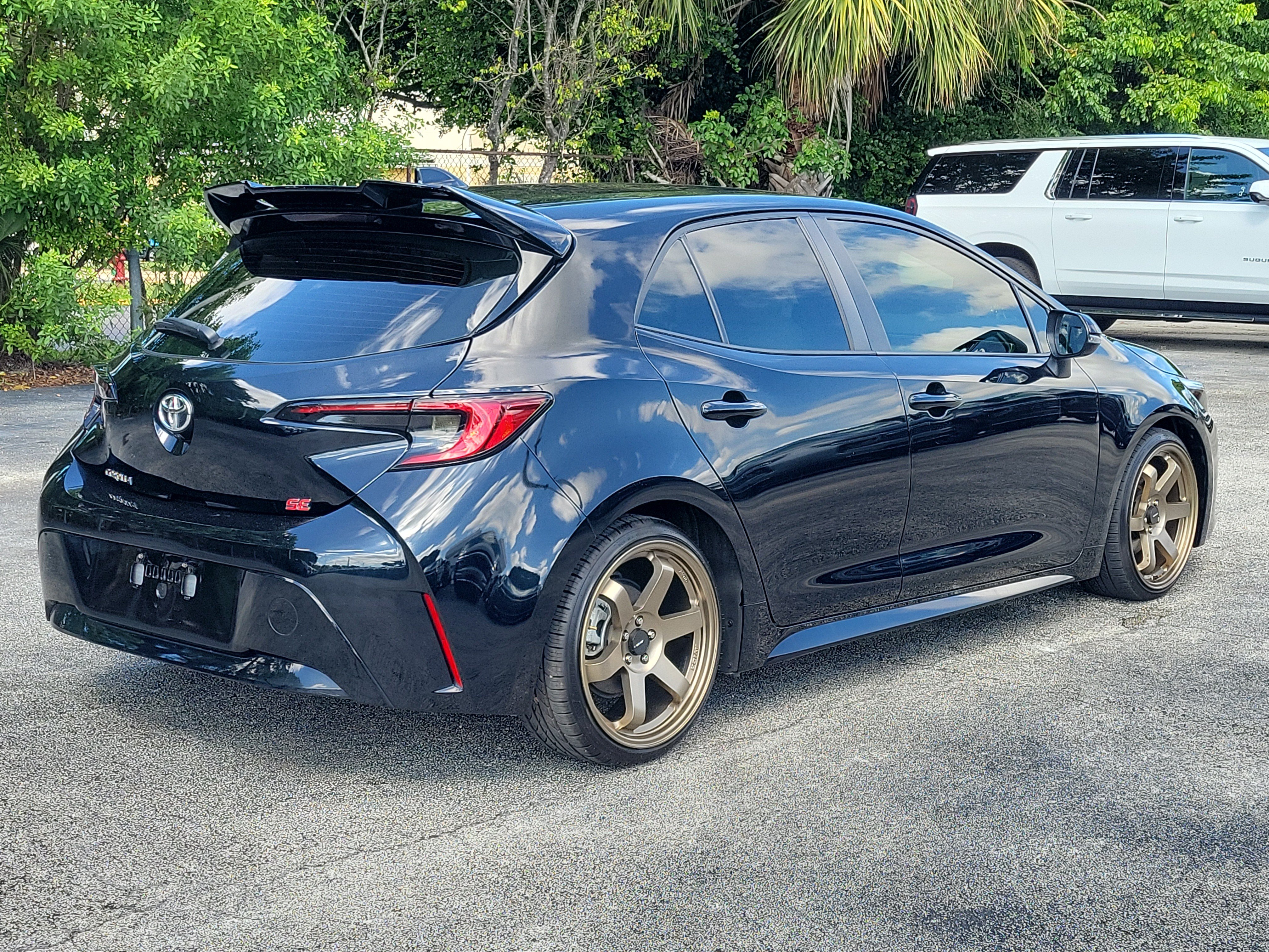 Used 2025 Toyota Corolla SE FWD image 3