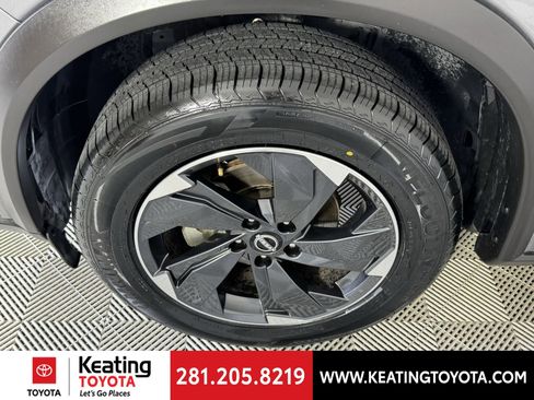 Used 2024 Nissan Rogue SV image 29