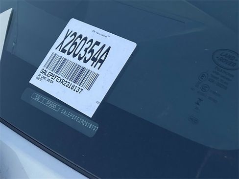 Used 2024 Land Rover Defender 110 SE image 11