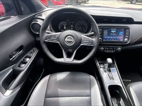 Used 2024 Nissan Kicks SR w/ SR Premium Package FWD image 7