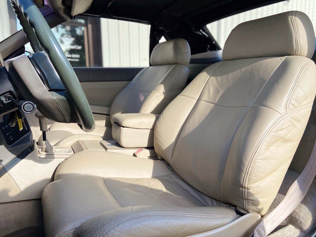 Used 1993 Cadillac Allante FWD image 21