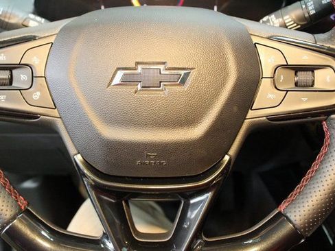 Used 2025 Chevrolet Trax RS image 19