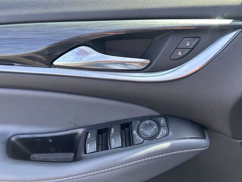 Used 2023 Buick Enclave Essence AWD/4WD image 12