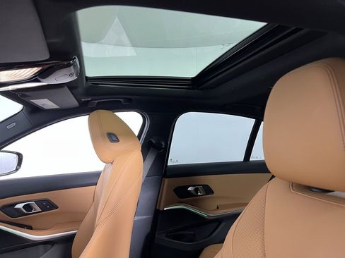 Used 2024 BMW 330e image 22