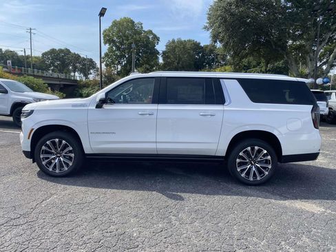 New 2025 Chevrolet Suburban High Country AWD/4WD image 4