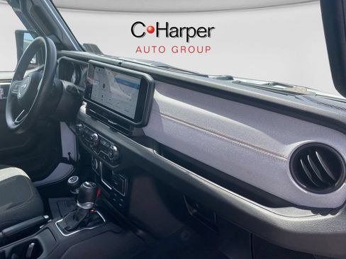 Used 2024 Jeep Gladiator Sport AWD/4WD image 8