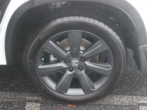 Used 2025 Honda Pilot Sport image 36